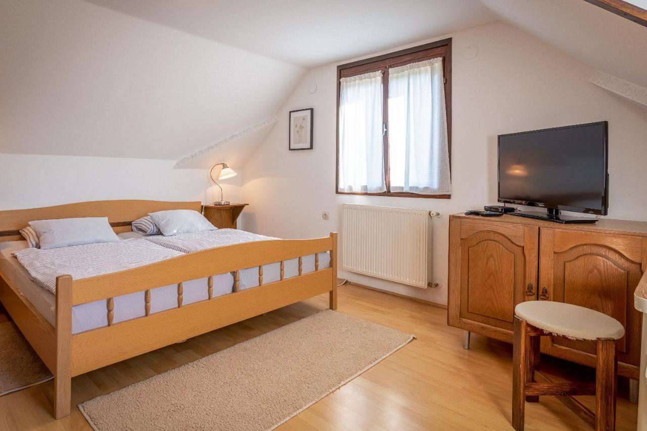 Farmstay Kotic Слуни Екстериор снимка