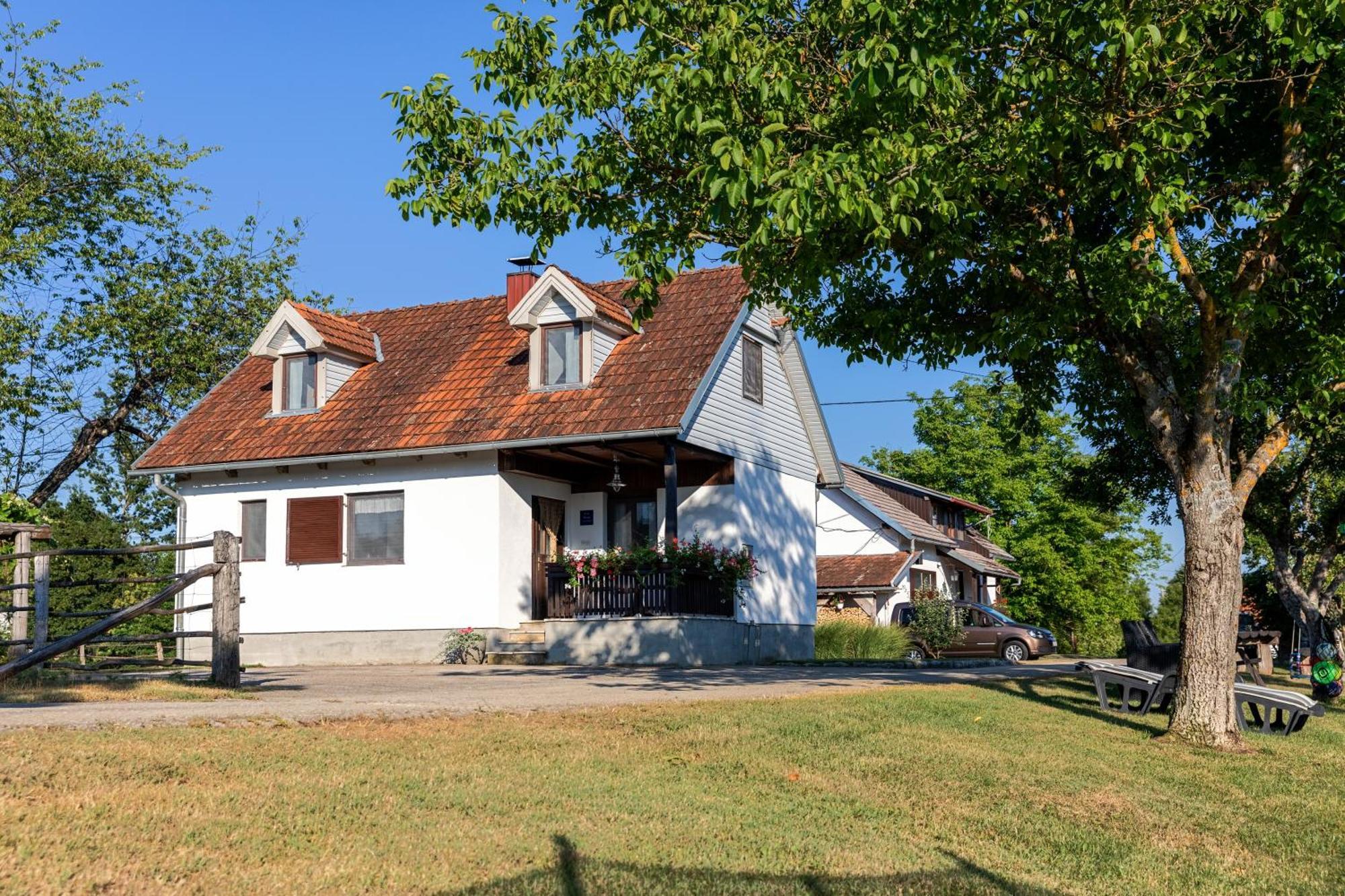 Farmstay Kotic Слуни Екстериор снимка